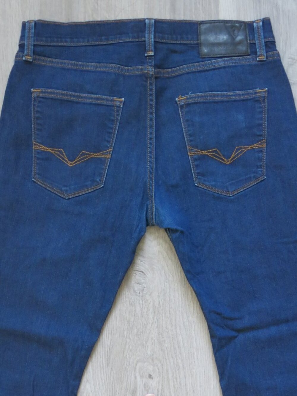 Guess Vermont - Slim Skinny Leg Cotton Blend Dark Wash Denim Jeans - Size 34 - Picture 5 of 7